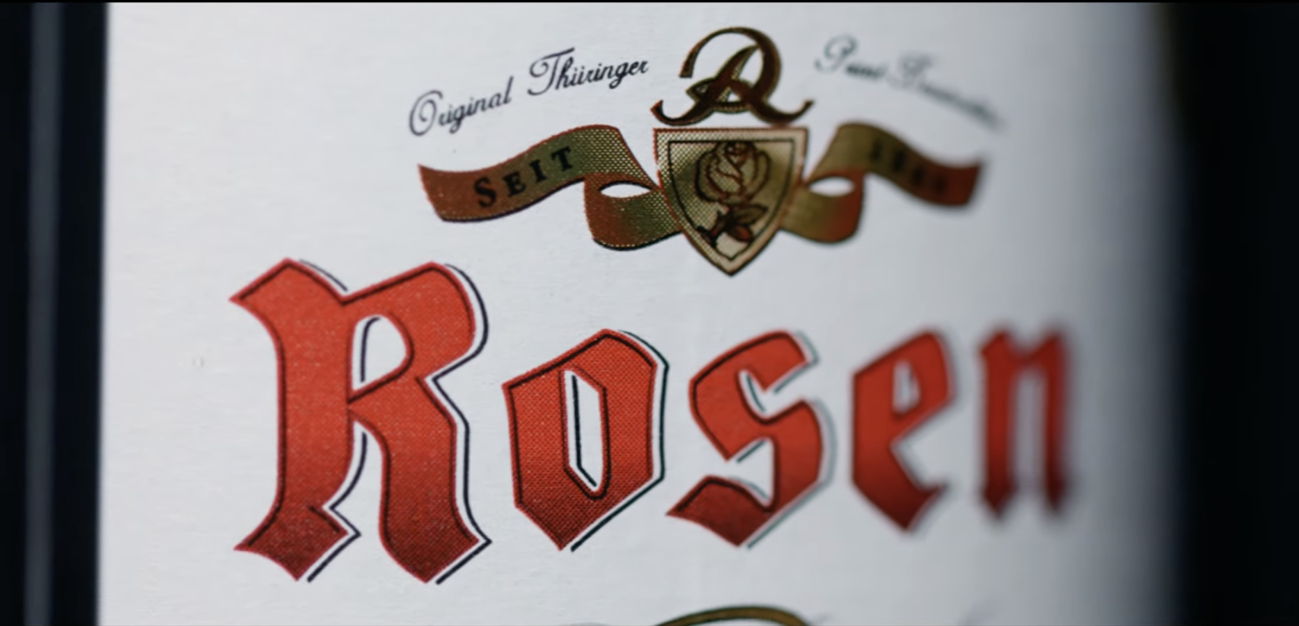 Etikett-auf-Flasche-Rosenpils